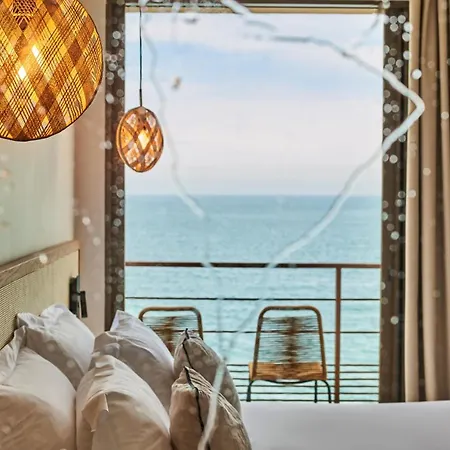 Les Roches Brunes 4*