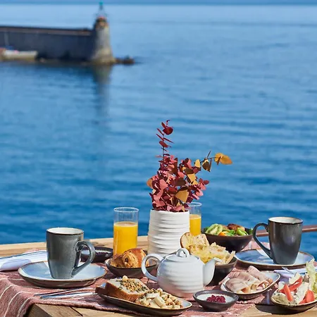 Les Roches Brunes Hotel 4*