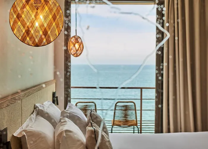 Les Roches Brunes 4*