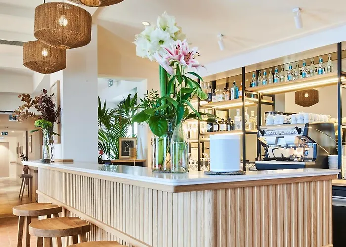 Les Roches Brunes Κολιούρ